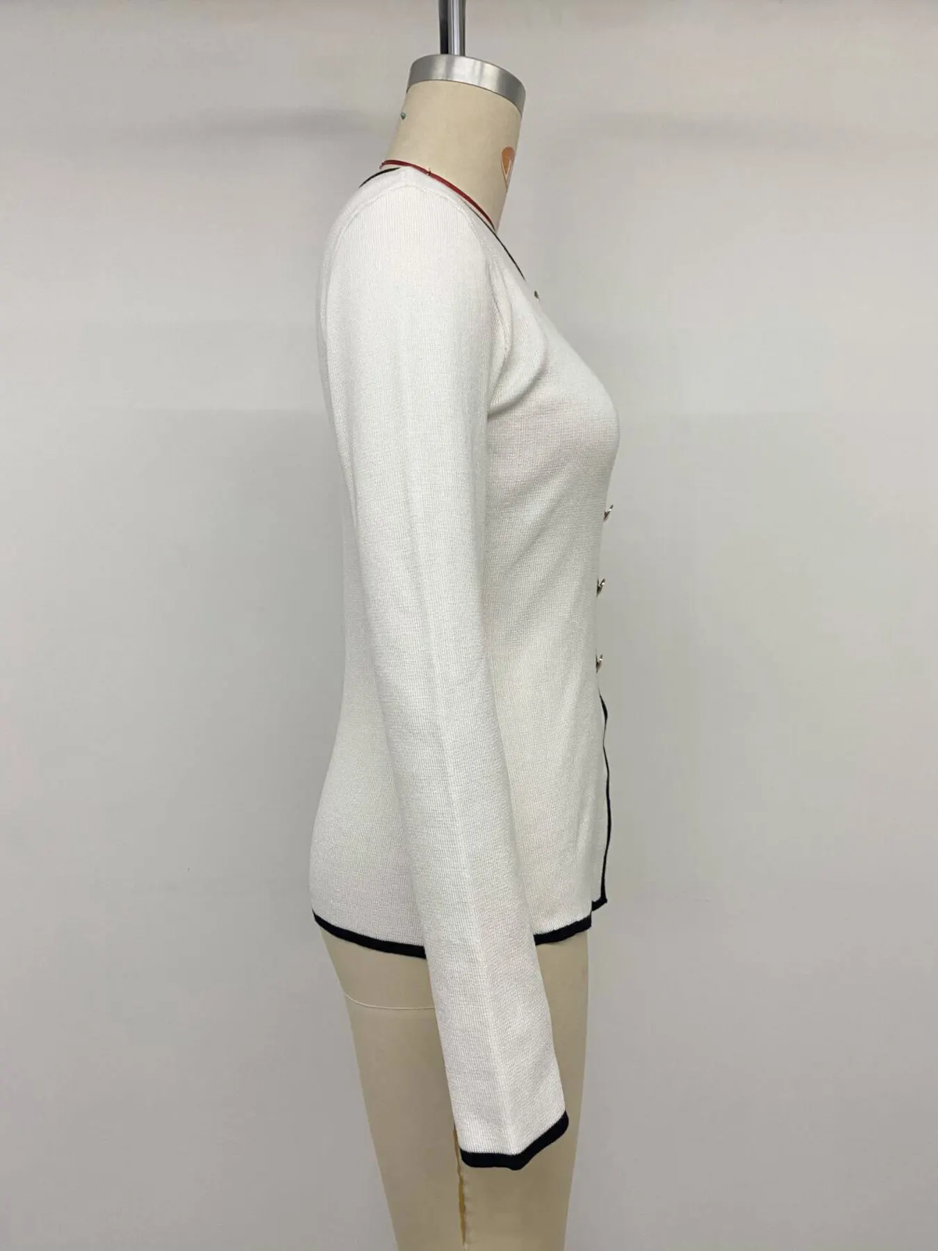 Contrast Trim Button Decor Knit Top 12
