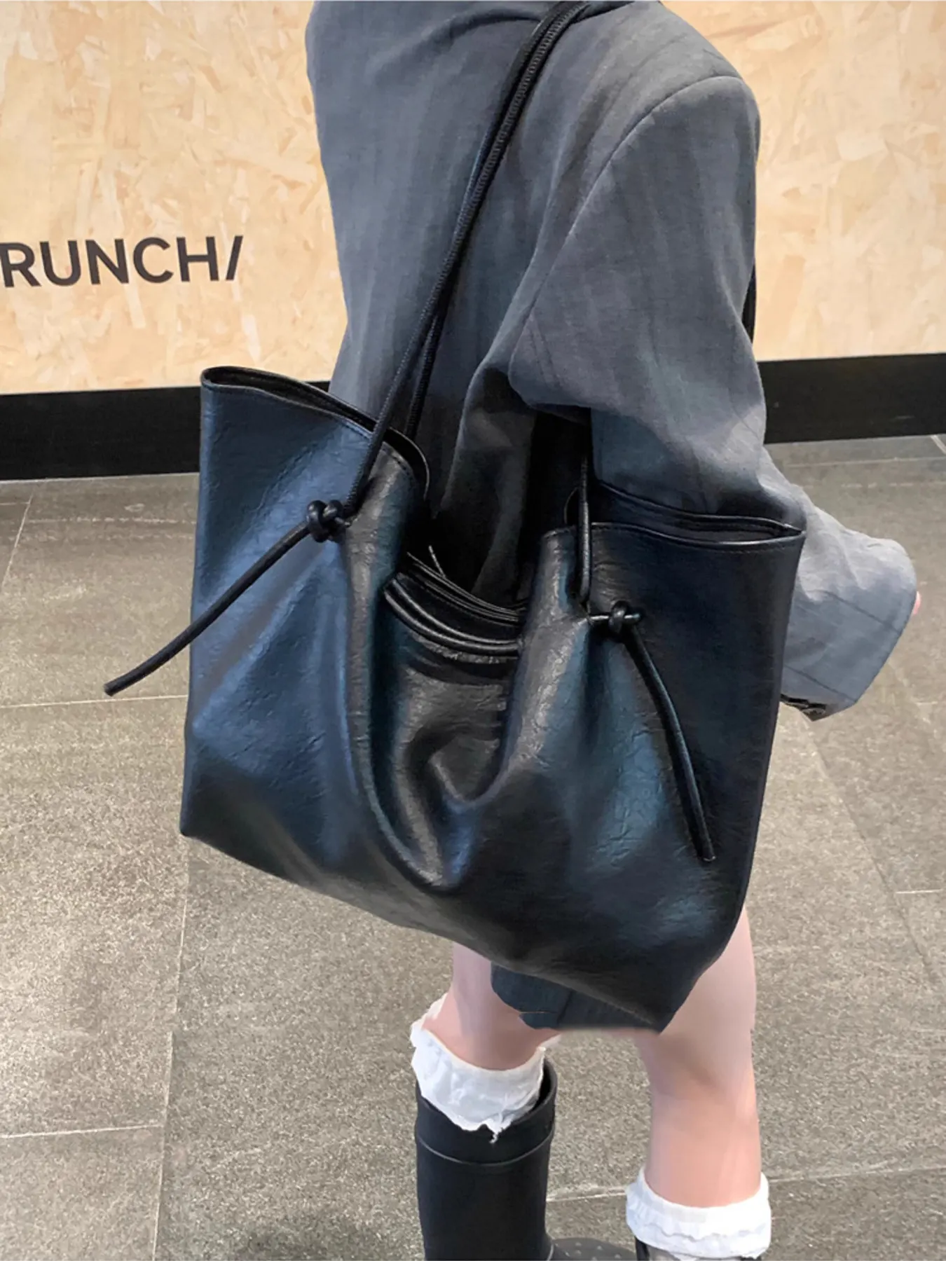 Knot-Detail Tote Bag 7