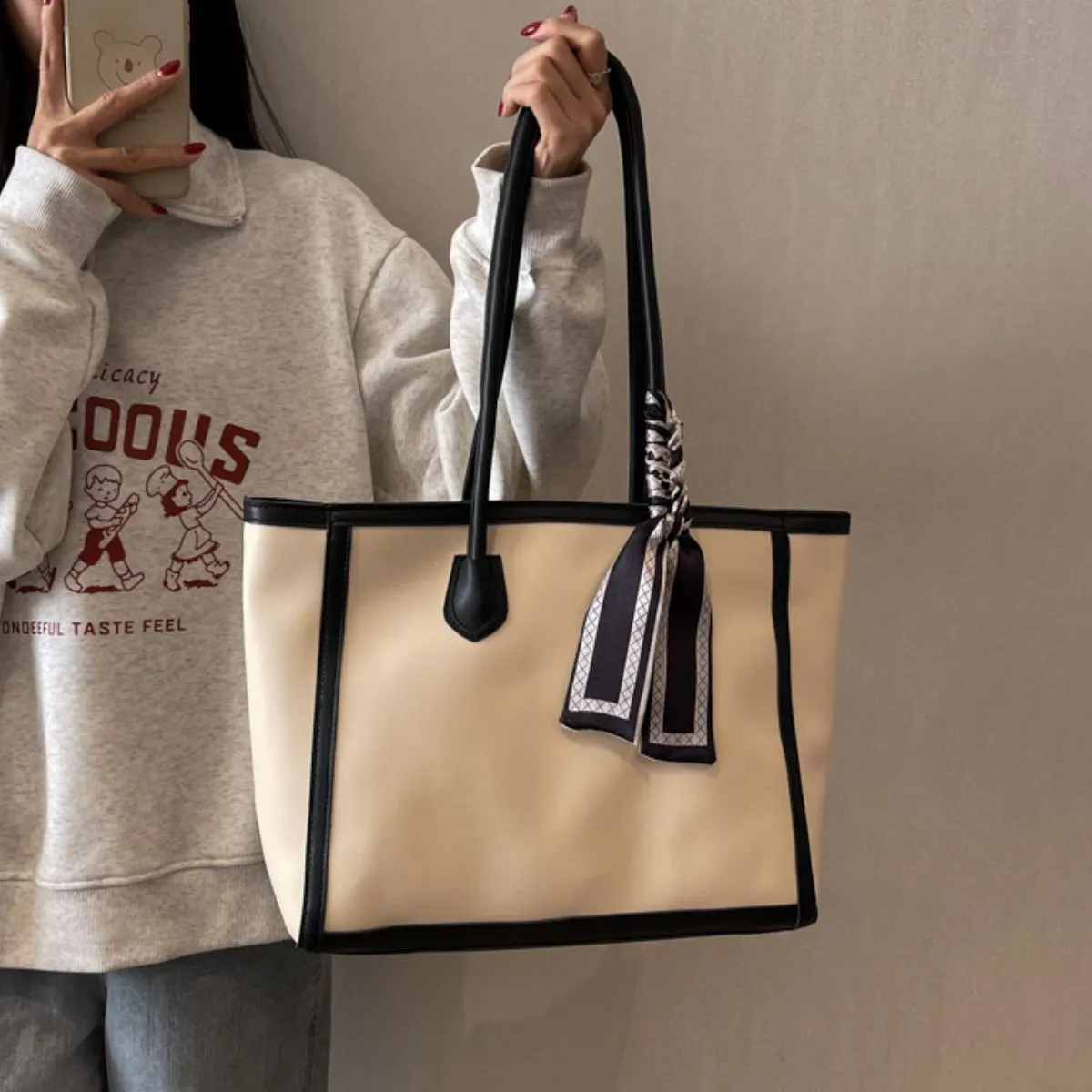 Contrast Tote Bag 3